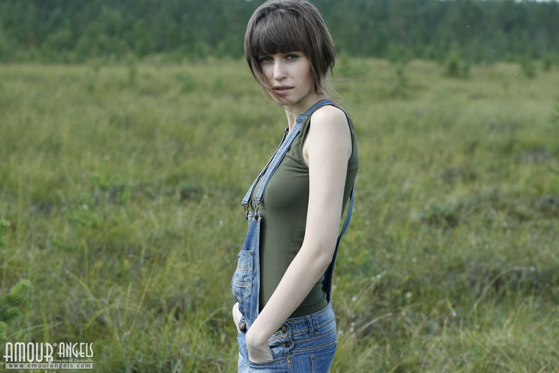 Teen Cutie Gets Nude At The Fields-00