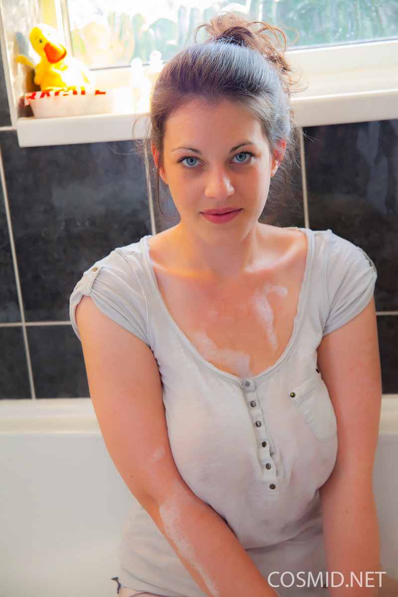 Busty Bexx  Posing In The Bathroom-01