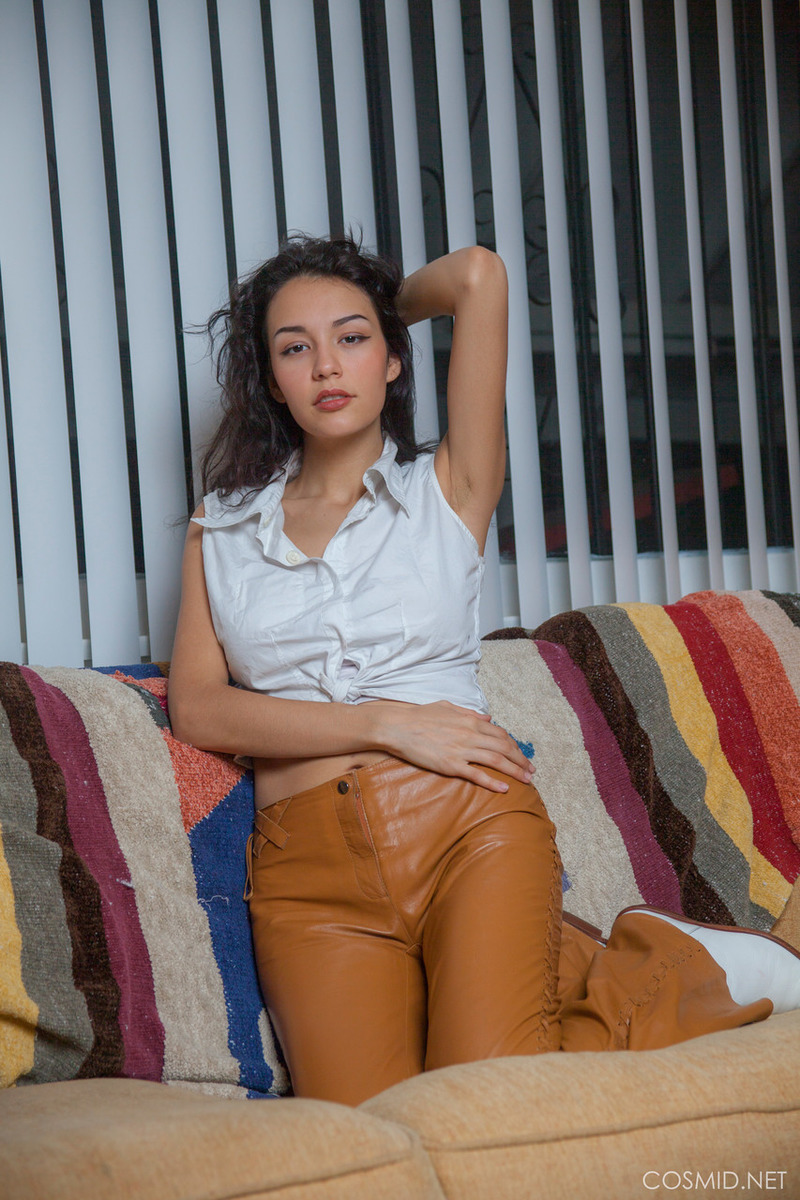 Jessem Floyd Reveals Her Big Boobs-01