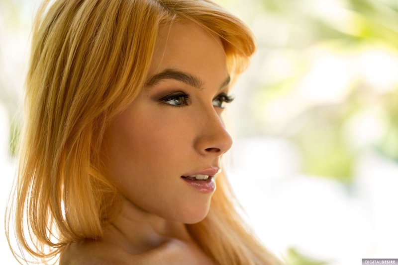 Gorgeous Redhead Babe Penelope Lynn-03