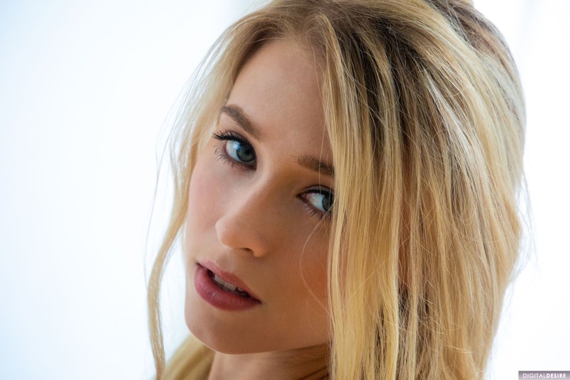 Riley Anne Shows Her Awesome Ass-16