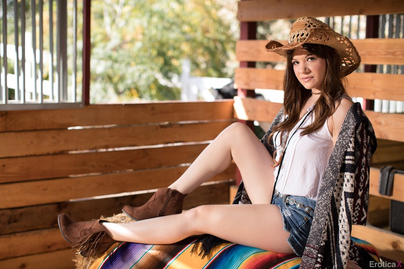 Alison Rey Posing On A Farm-01