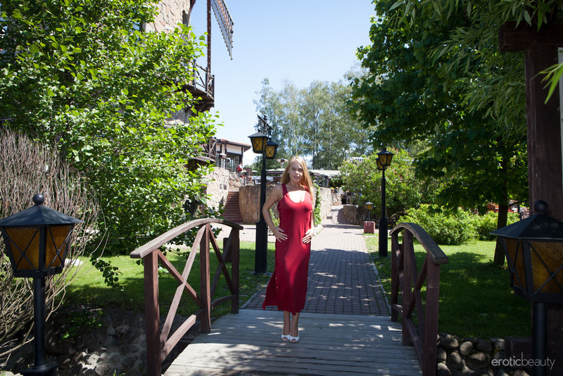 Busty Sarika Looks So Sexy-10