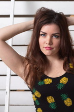 Sweet Natural Brunette Chick-05