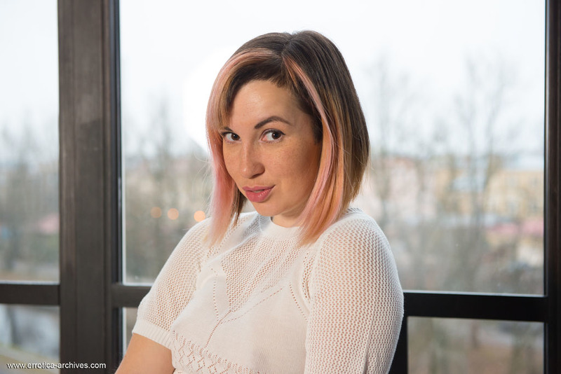 Sexy MILF Leka-01