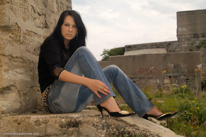 Katrin Posing Naked Outdoors-13