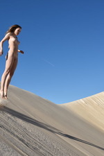 Maxa Posing Naked In The Desert-15
