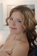 Lika Posing Naked-03