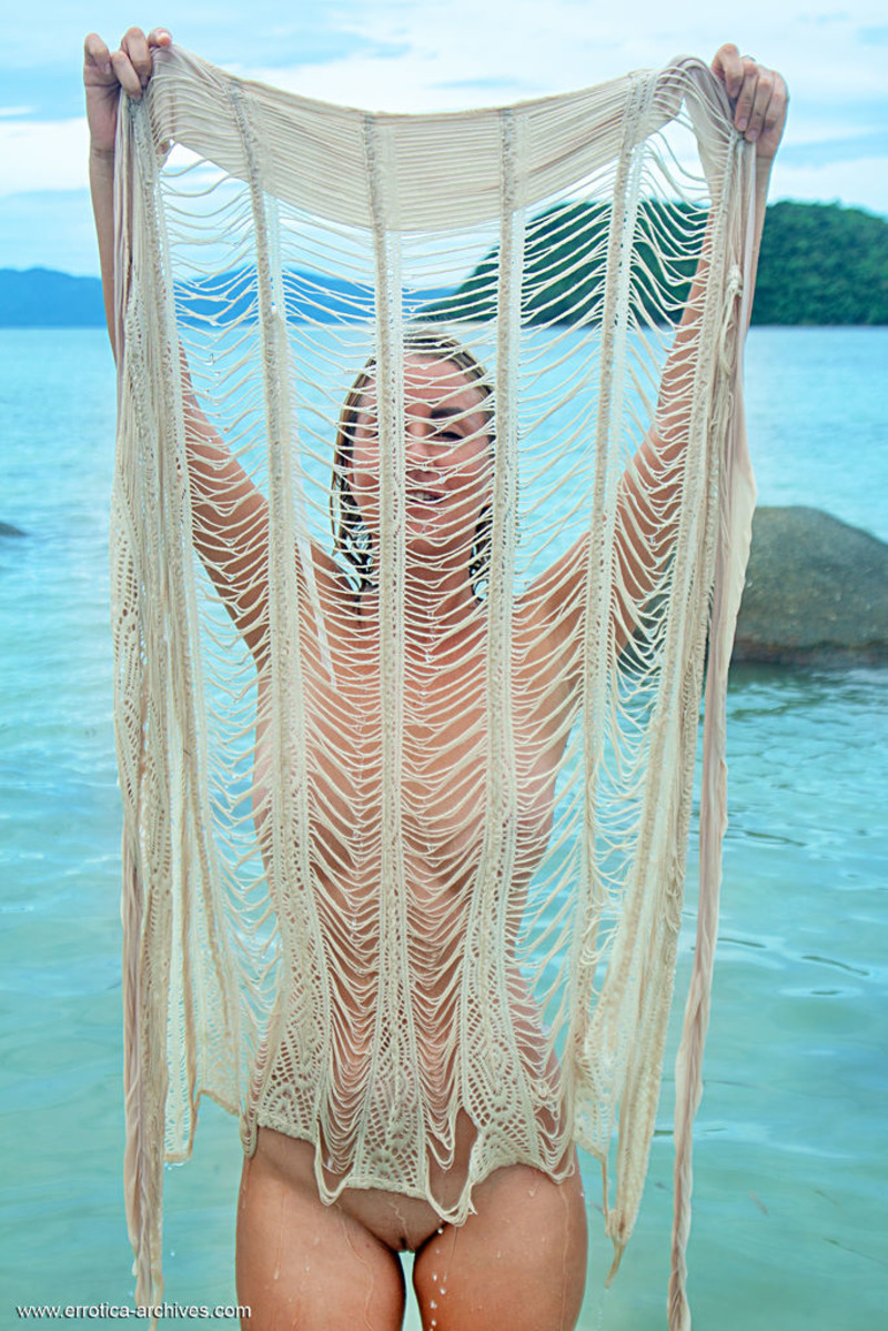 Busty Viktoria Having Fun By The Sea-03