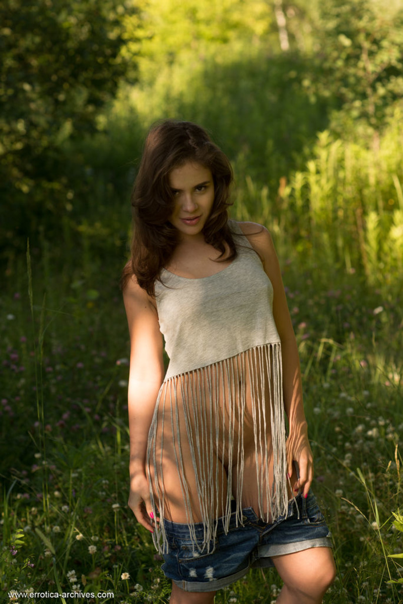 Leda Is Nyked Outdoors-09