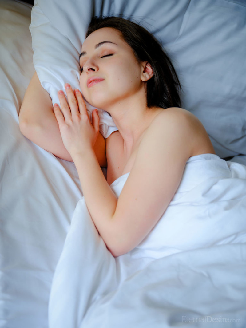 Alin Luxe Posing In Her Bedroom-12