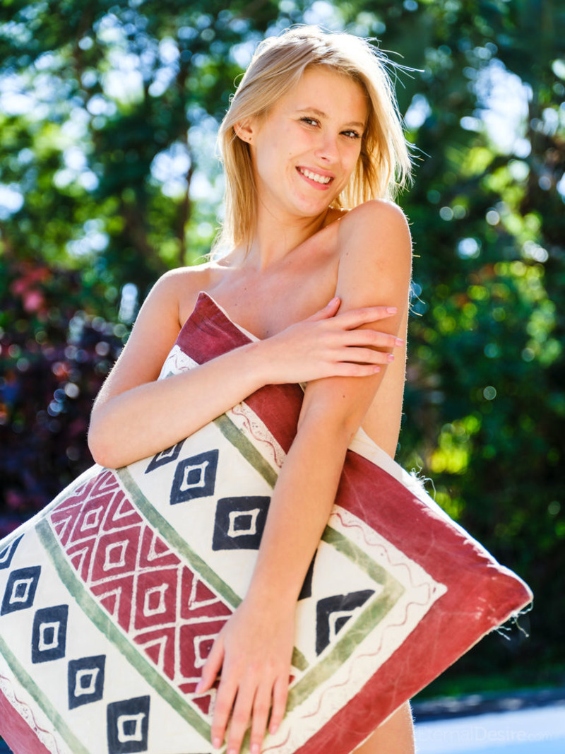 Casey Having Fun At The Pool-04