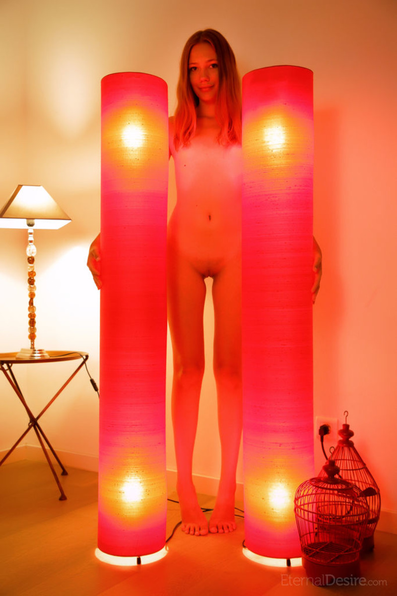 Janey Shows Her Ass-02