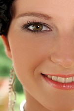 Busty girl posing in the garden-06