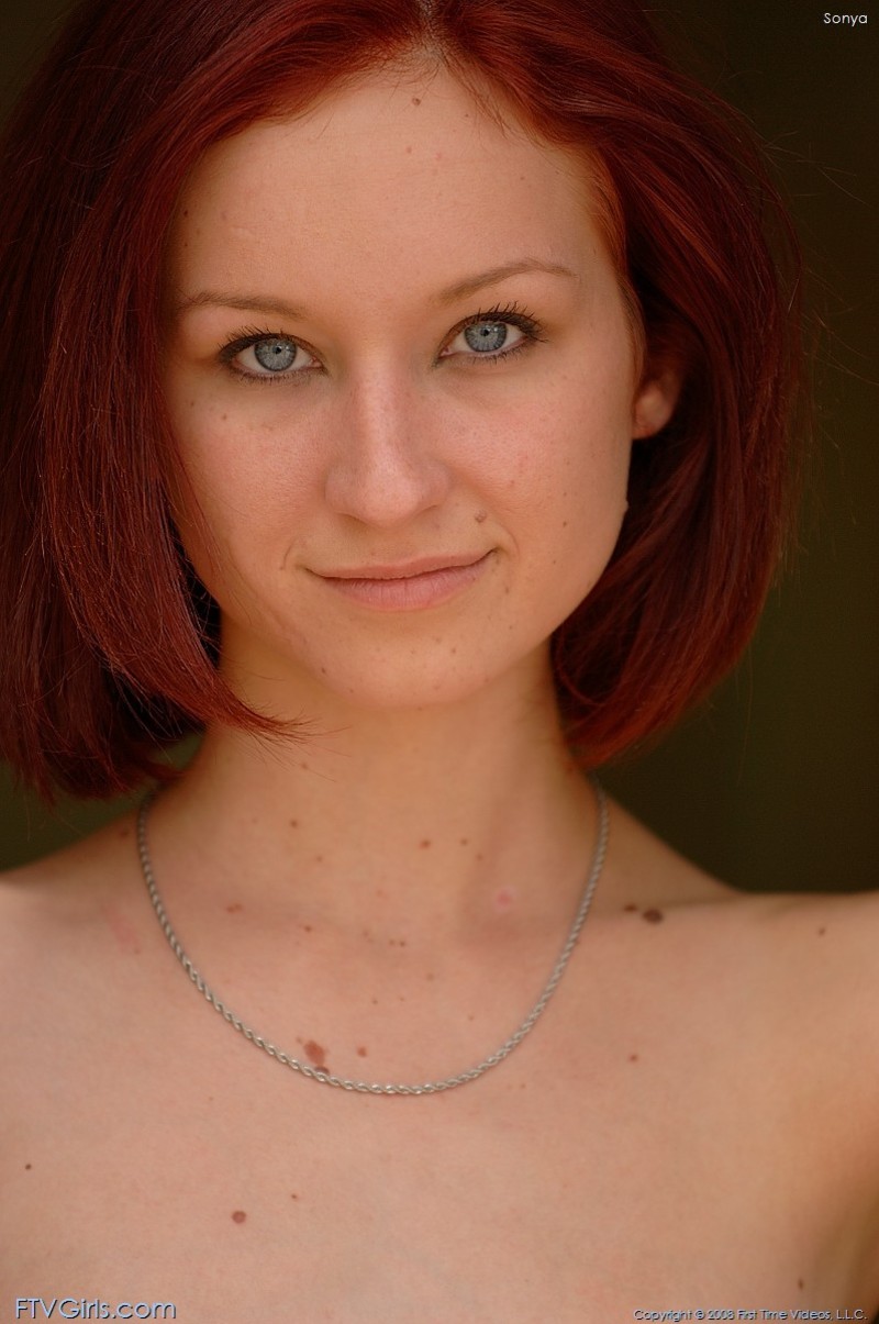 Naked redhead Sonia-03