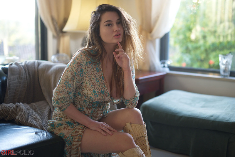 Busty Babe Gabriella Knigh-01