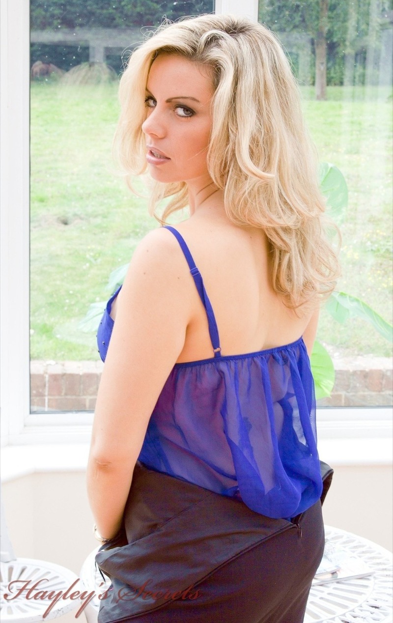 Kate Banks Shows Her Big Boobs-05
