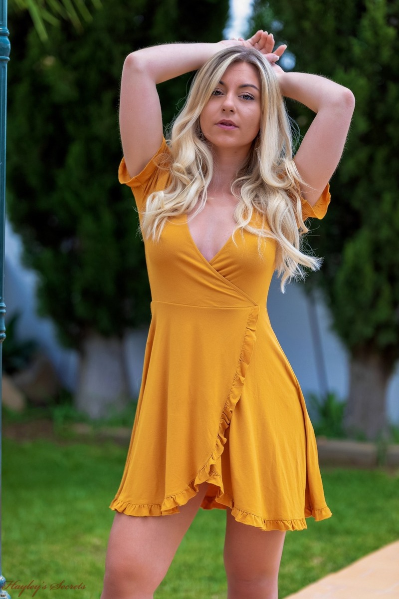 Elle Hunter In Sexy Summer Dress-00
