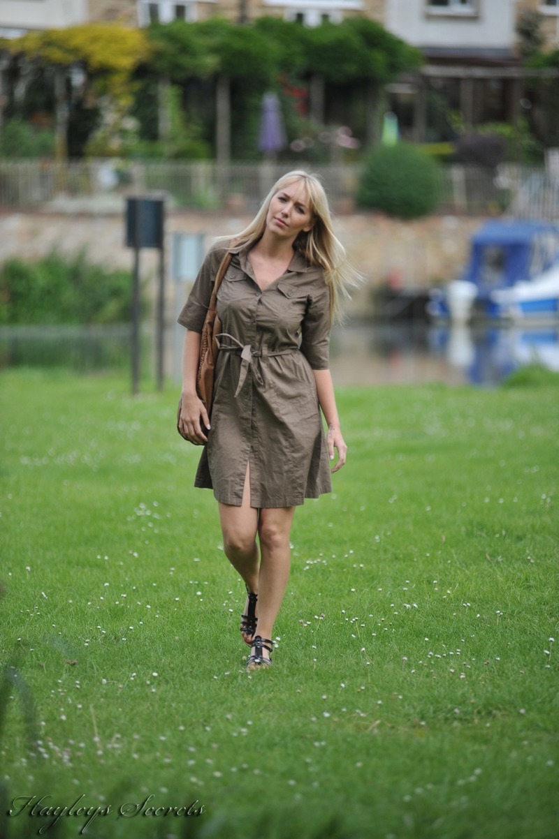 Busty Hayley Marie Flashing In A Park-02