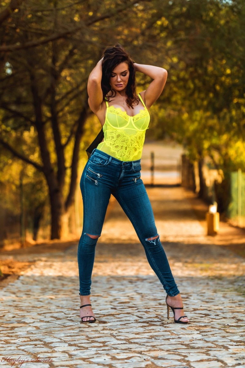 Busty Nicole In Sexy Yellow-01
