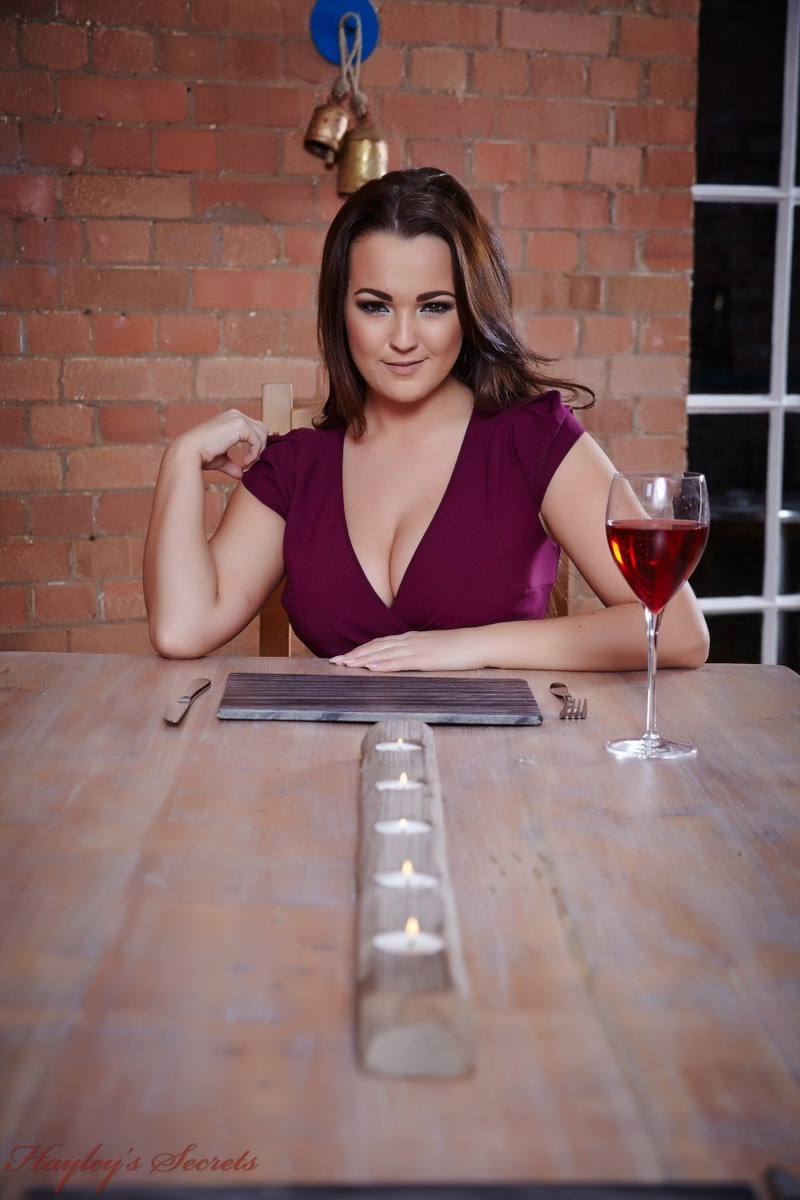 Jodie Gasson Enjoys A Good Glass Of Wine-00