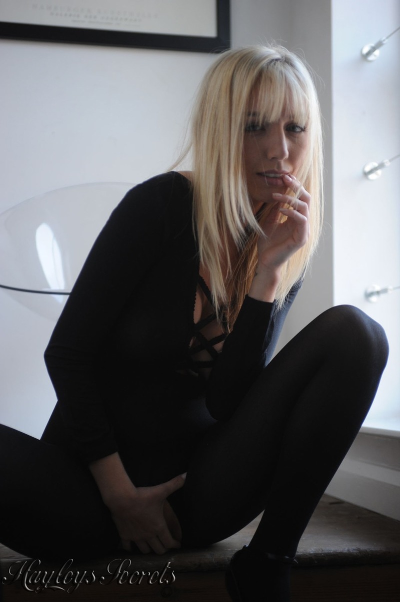 Busty Hayley In Sexy Black-05