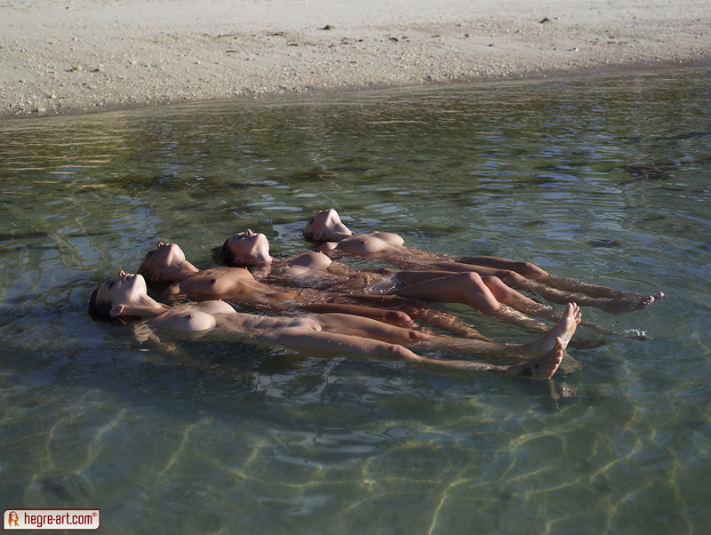 Naked sexy beach girls-03