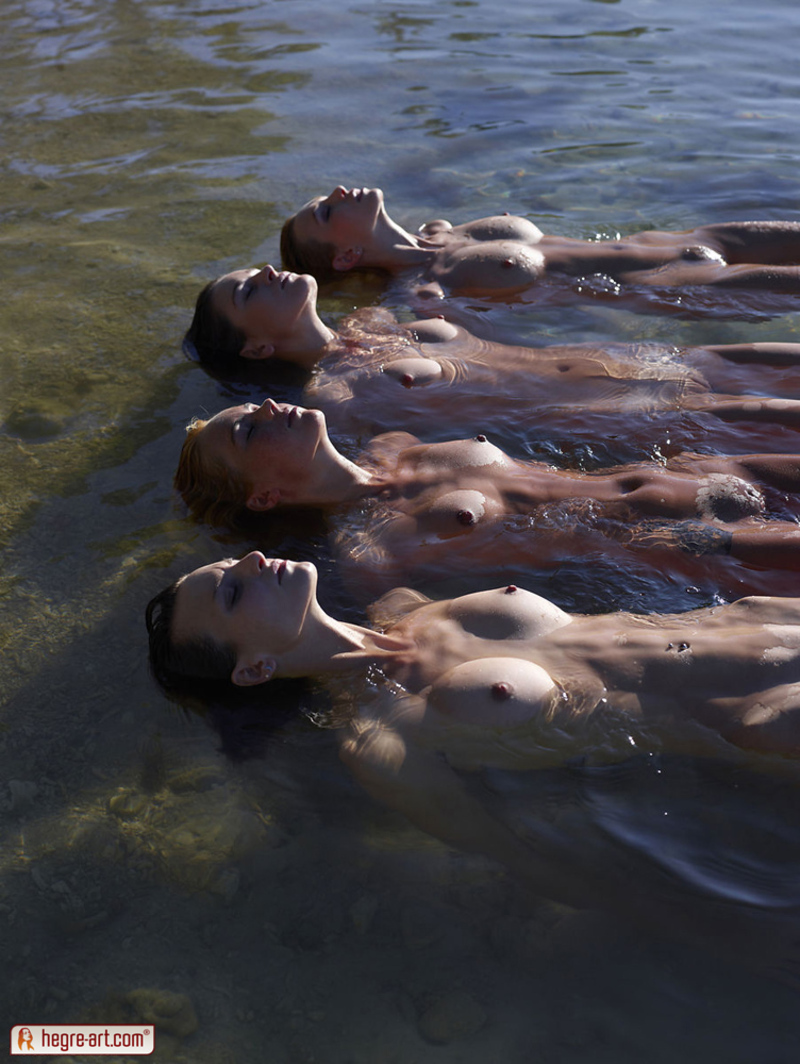 Naked sexy beach girls-08