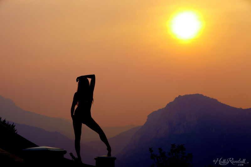 Brea Bennett Is Naked By The Sunset-05
