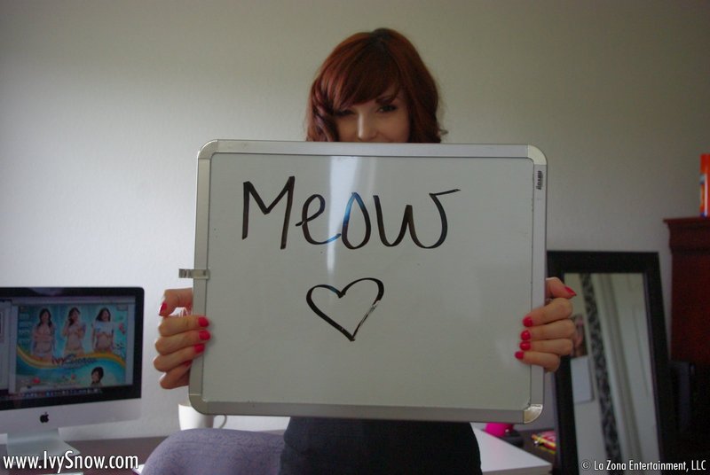 Naked busty Ivy Snow-00