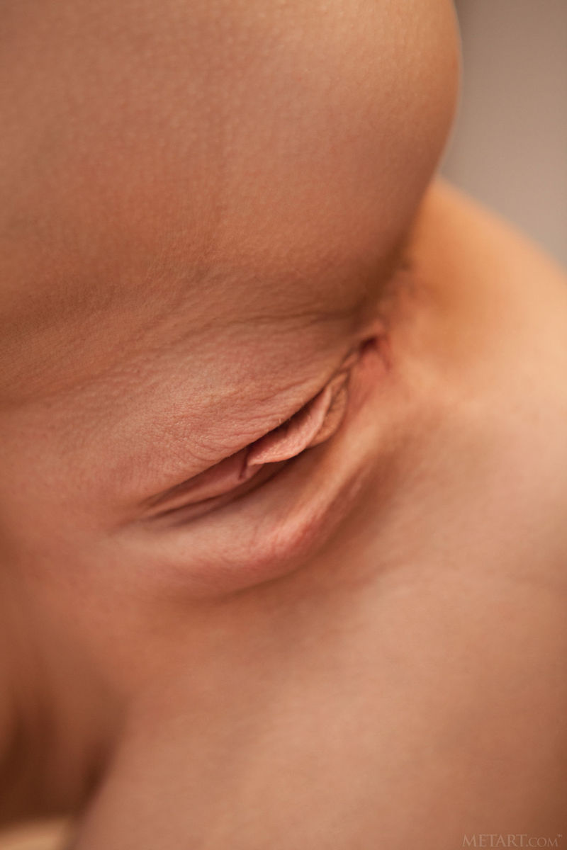 Blond Teen Girl Exposes Her Shaved Pussy-15