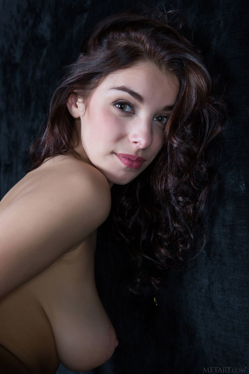 Busty Evita Lima Looks So Sexy-11