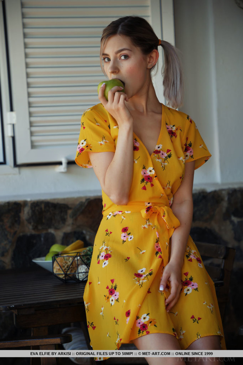 Eva Elfie Shows Her Perfect Tits-01