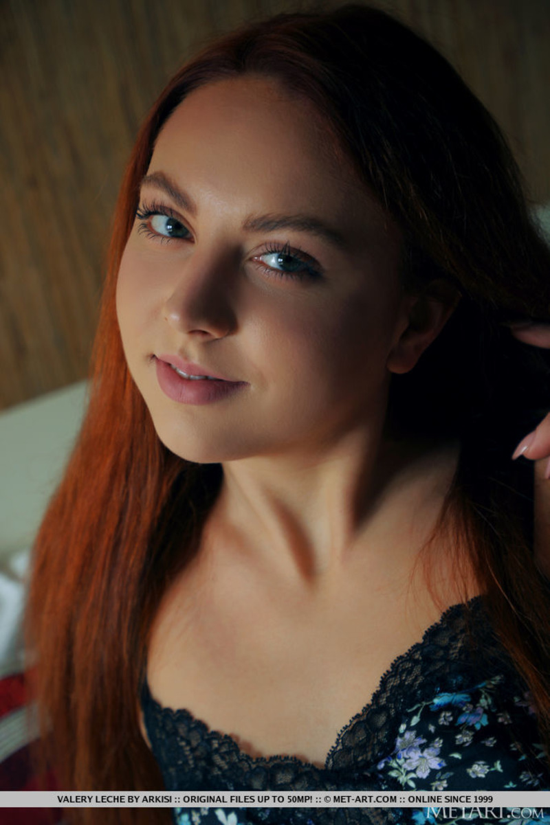Sexy Redhead Chick Valery Leche-09