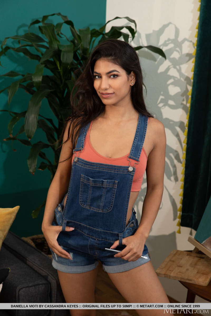 Daniella Presenting Her Hot Curvy Ass-07