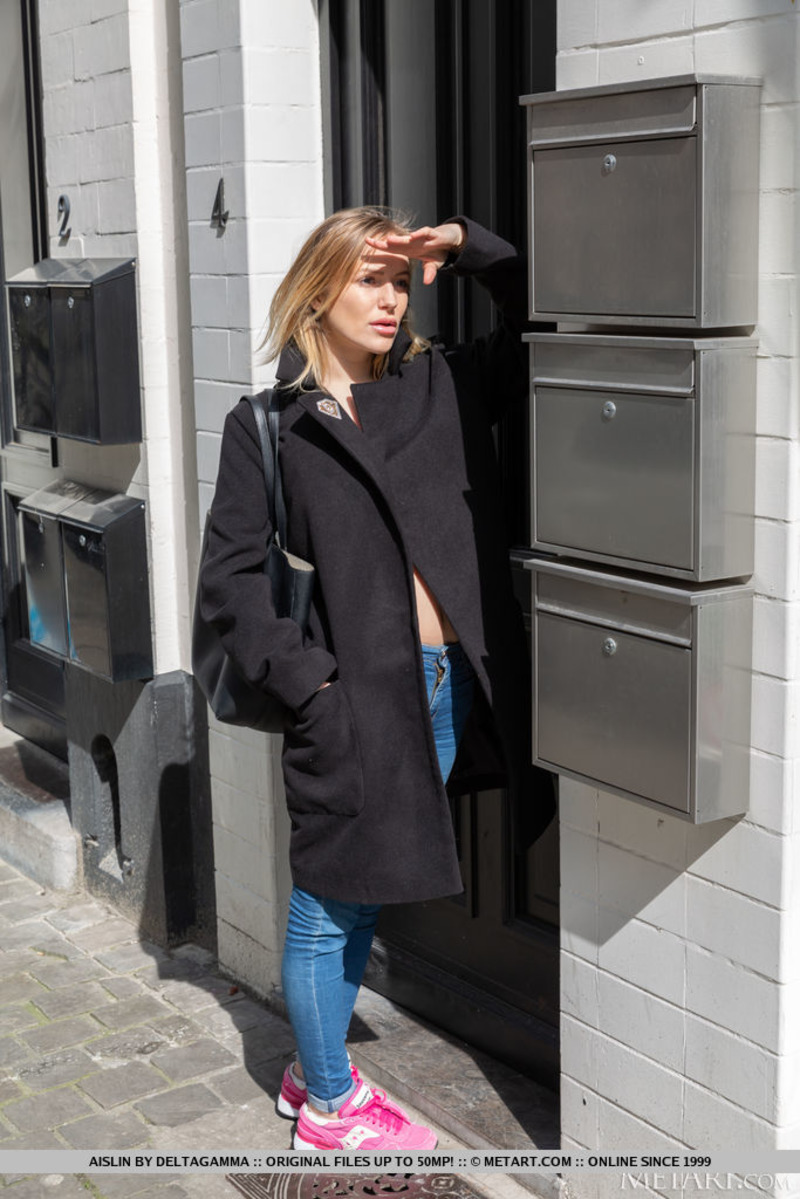 Aislin Gets Naked In The Kitchen-02