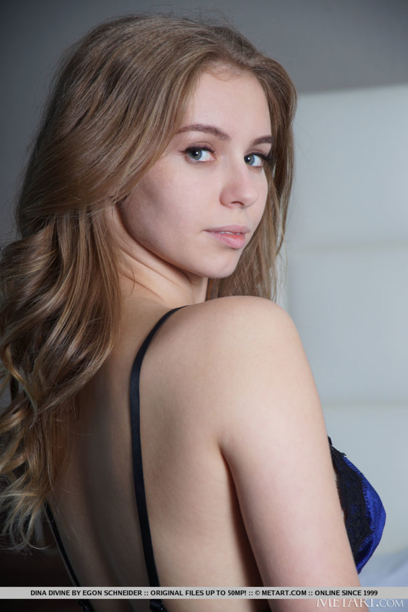 Beautiful Dina Divine Posing Naked-04