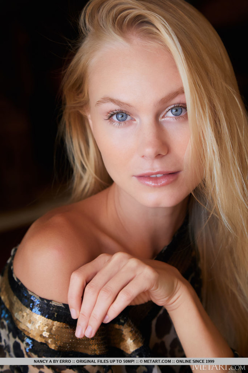 Beautiful Naked Nancy Posing For Us-03
