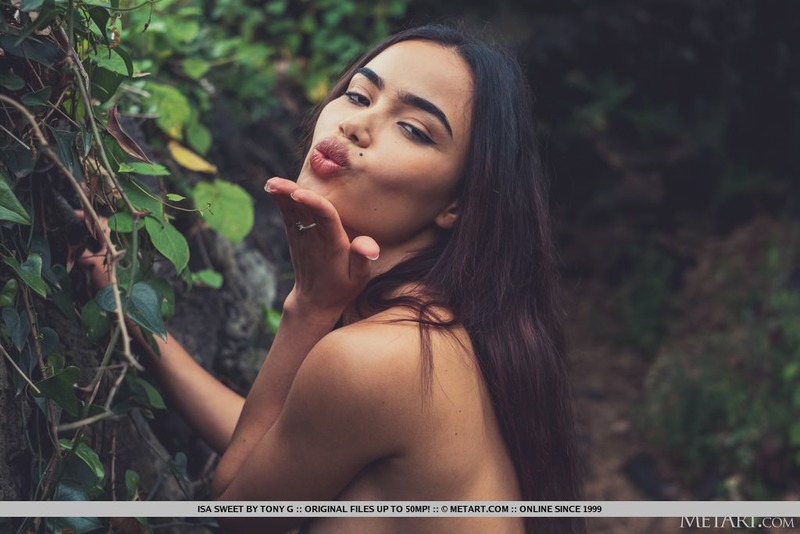 Isa Sweet Is Naked In The Woods-03