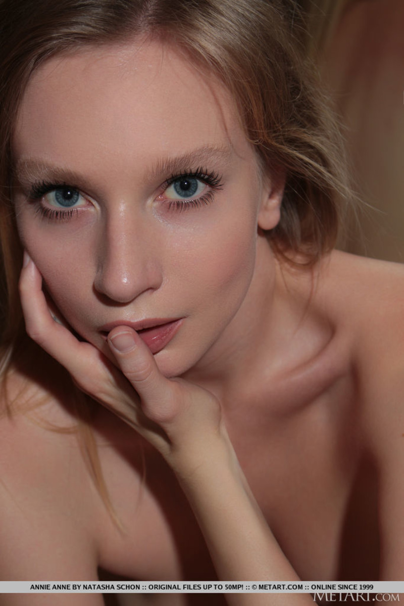 Sweet Blonde Annie Anne Shows Her Perfect Naked Body-03