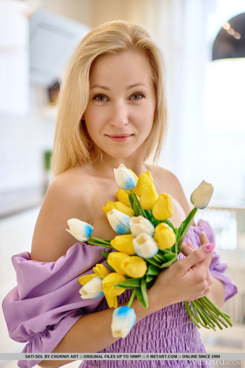 Hot Blonde Sati Sol Stripping-11