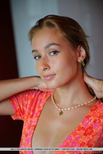 Blonde Babe Kelly Collins Posing Naked-05