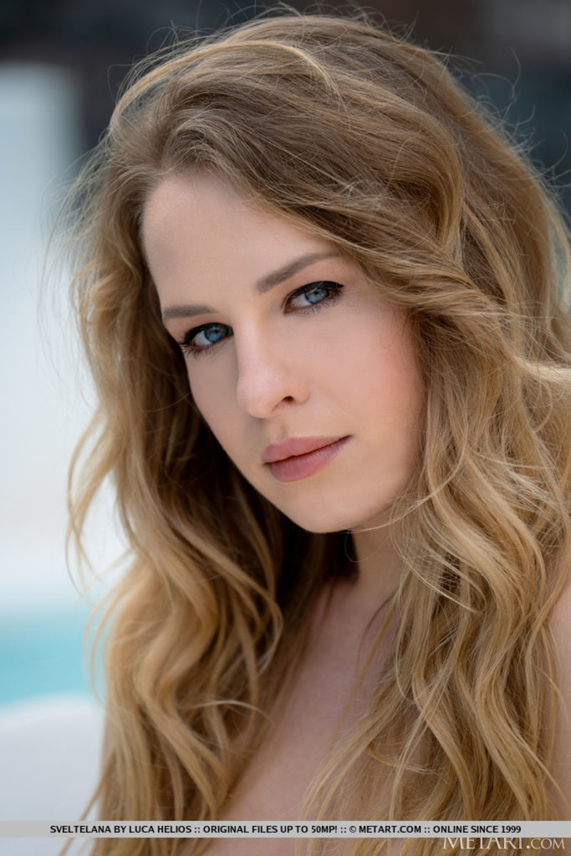 Svetlana Gets Naked By The Pool-14