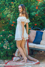 Nasita Is Naked In The Garden-13
