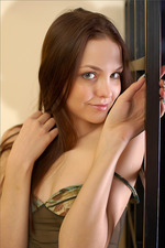 Amelie is proud to be naked-00