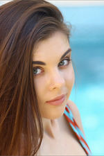 Naked Beautiful Paloma Posing By The Pool-02