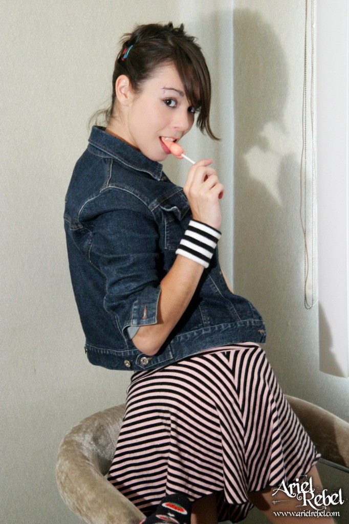 Teen brunette babe sucks lollipop hard-01
