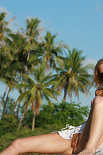 Babe naked in paradise-09