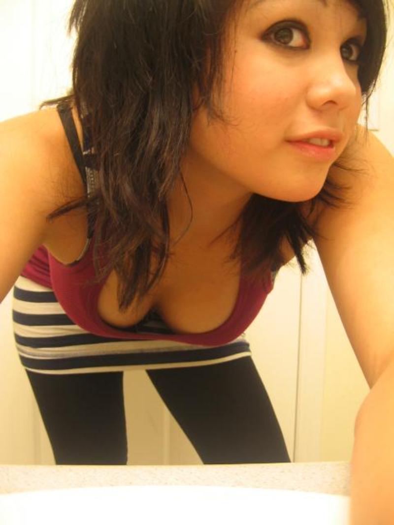 Asian teen tramp posing-07