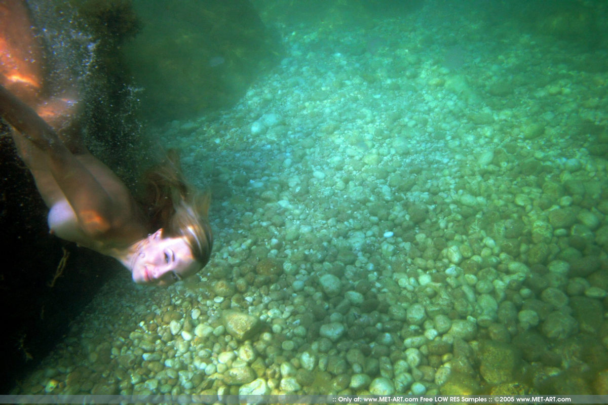 Under The Water-02